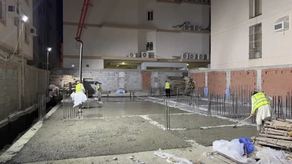 صب الدكه الخرسانيه المسلحه بين الميدات